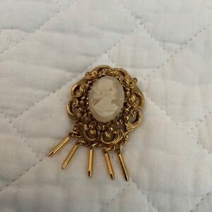 Vintage Florenza Cameo Brooch (A13)